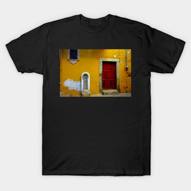 Ruelle de Guanajuato T-Shirt by franck380